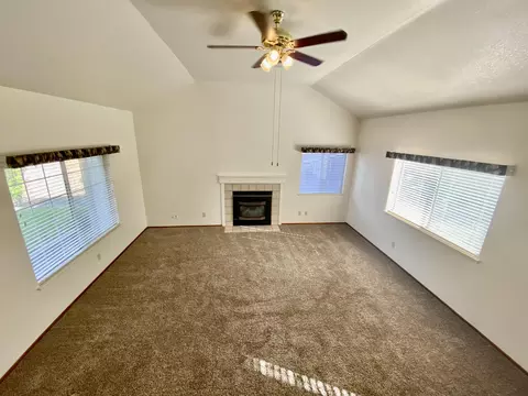711 Alamine Dr, Redding, CA 96003 photo 2