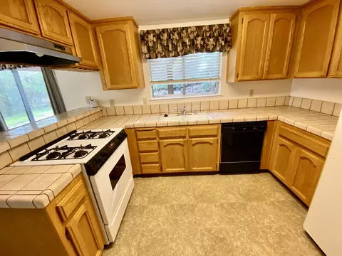 711 Alamine Dr, Redding, CA 96003 photo 3