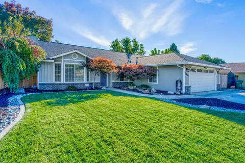2467 Maywood Ln, Redding, CA 96003 photo 3