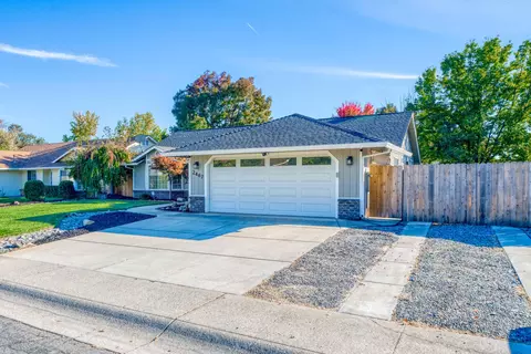2467 Maywood Ln, Redding, CA 96003 photo 2