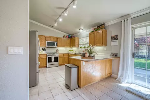 2467 Maywood Ln, Redding, CA 96003 photo 8