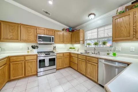 2467 Maywood Ln, Redding, CA 96003 photo 9