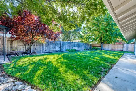 2467 Maywood Ln, Redding, CA 96003 photo 22