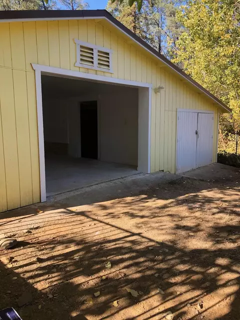 17712 Adele Ln, Redding, CA 96003 photo 5