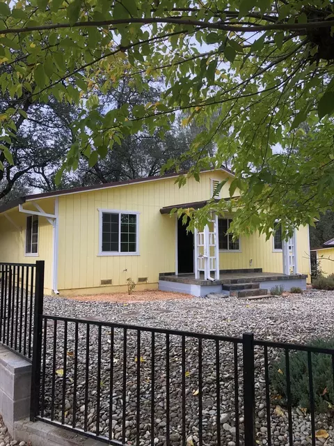 17712 Adele Ln, Redding, CA 96003 photo 1