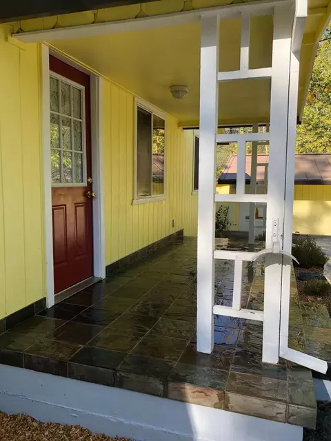 17712 Adele Ln, Redding, CA 96003 photo 2