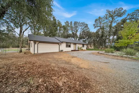 4429 Cynthia Way, Redding, CA 96002 photo 2