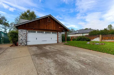 3978 Morningsun Dr, Redding, CA 96002 photo 2