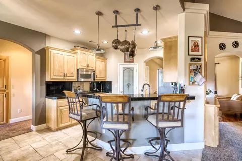 472 River Park Dr, Redding, CA 96003 photo 8