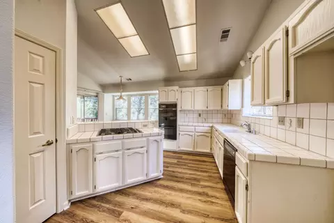2889 Howard Dr, Redding, CA 96001 photo 9