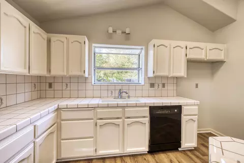 2889 Howard Dr, Redding, CA 96001 photo 10