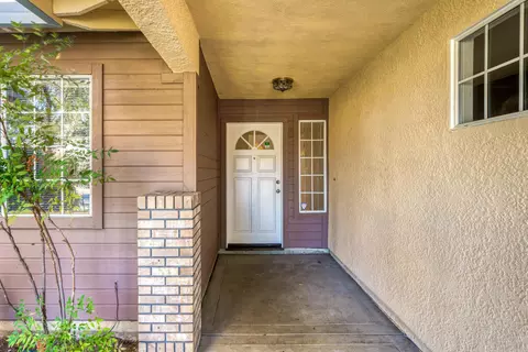 2889 Howard Dr, Redding, CA 96001 photo 2