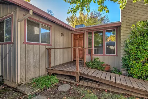 899 South St, Redding, CA 96001 photo 4