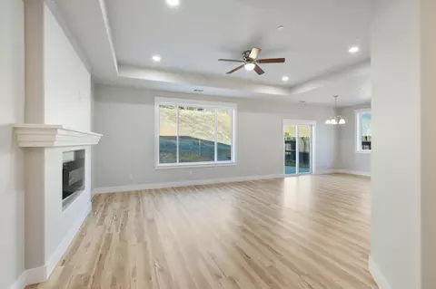659 Valleybrook Dr, Redding, CA 96003 photo 3