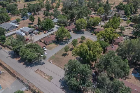 18656 Lloyd Ln, Anderson, CA 96007 photo 2
