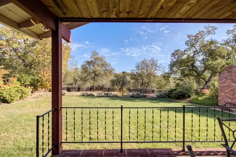 655 Oleta Dr, Redding, CA 96003 photo 2