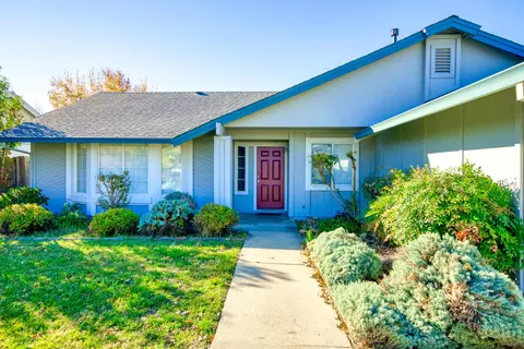 3174 Seminole Dr, Redding, CA 96001 photo 2