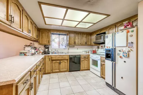 2274 Jessica Way, Redding, CA 96002 photo 4