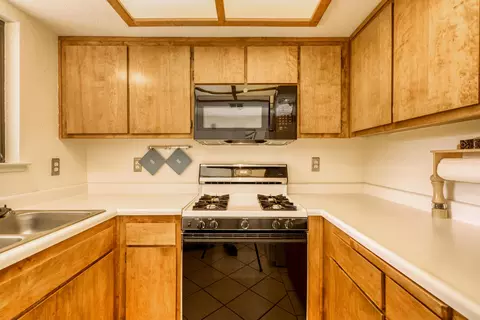 2877 Shotwick Trl, Redding, CA 96002 photo 12