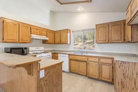 13707 Broken Branch Trl, Redding, CA 96003 photo 4