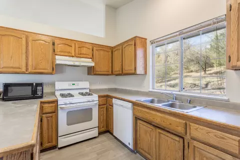 13707 Broken Branch Trl, Redding, CA 96003 photo 5