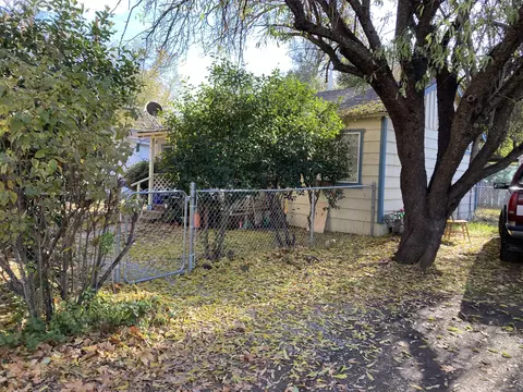 1951 Acorn Ln, Redding, CA 96001 photo 2