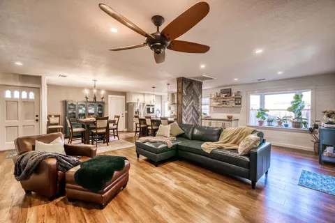 2015 Carpenter Ln, Redding, CA 96002 photo 5