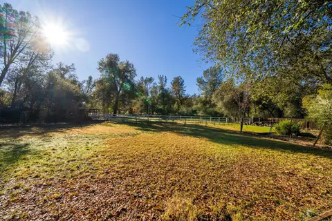 8472 Copper Dr, Redding, CA 96001 photo 37