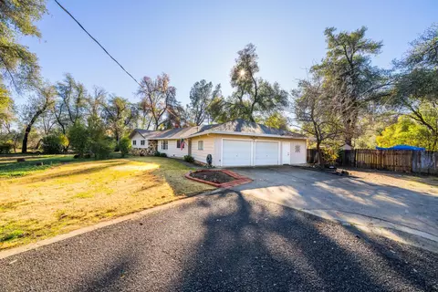 8472 Copper Dr, Redding, CA 96001 photo 6
