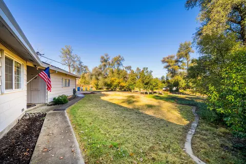 8472 Copper Dr, Redding, CA 96001 photo 5