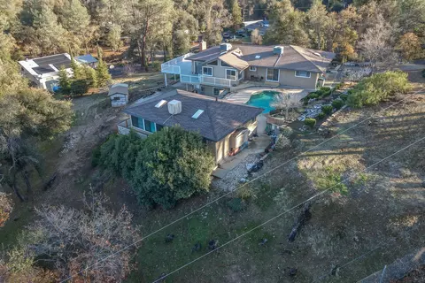 8738 Prospectors Rd, Redding, CA 96001 photo 2