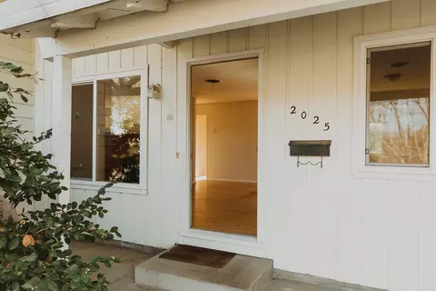 2025 Sycamore Dr, Redding, CA 96001 photo 2