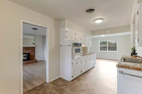 2025 Sycamore Dr, Redding, CA 96001 photo 8