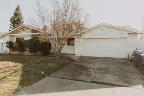 2025 Sycamore Dr, Redding, CA 96001 photo 1