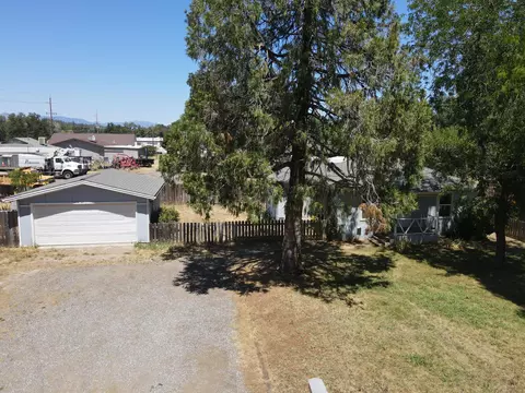 2340 Sacramento Dr, Redding, CA 96001 photo 6