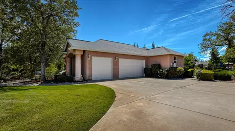 3390 Wimbledon Dr, Redding, CA 96002 photo 9