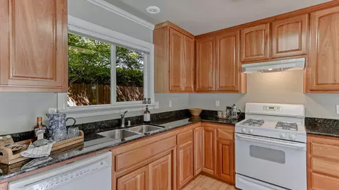 3390 Wimbledon Dr, Redding, CA 96002 photo 40