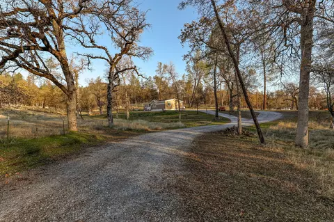 13926 Bear Cub Ct, Redding, CA 96003 photo 2