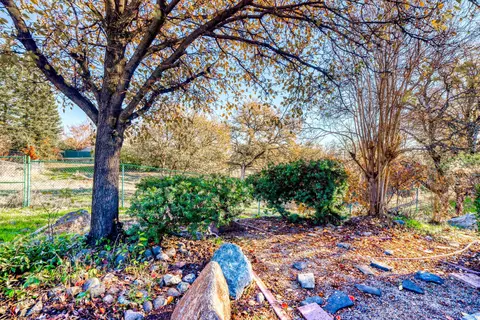 3525 Sunglow Dr, Redding, CA 96001 photo 25
