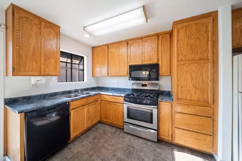 2358 Oxford Rd, Redding, CA 96002 photo 2