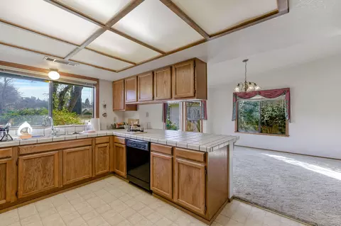 3398 Somerset Ave, Redding, CA 96002 photo 11