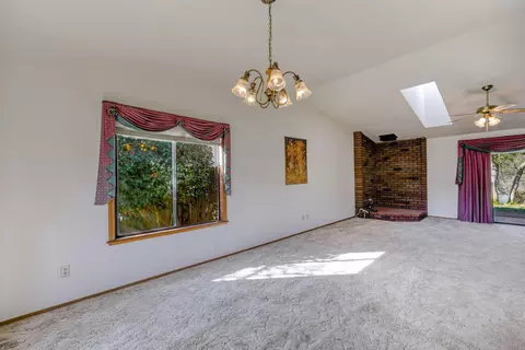 3398 Somerset Ave, Redding, CA 96002 photo 9