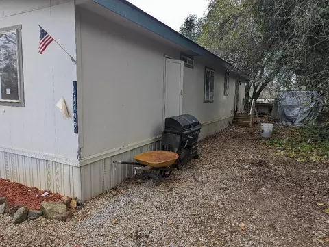17799 Irish Rd, Redding, CA 96003 photo 4