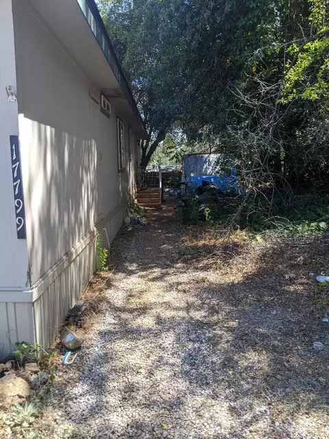 17799 Irish Rd, Redding, CA 96003 photo 5