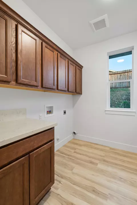 951 Savona Ct, Redding, CA 96003 photo 7