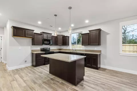 2541 S Waverly Ave, Redding, CA 96001 photo 4
