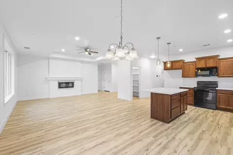 2537 S Waverly Ave, Redding, CA 96001 photo 4