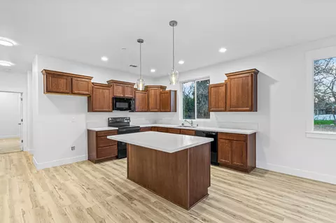 2537 S Waverly Ave, Redding, CA 96001 photo 6