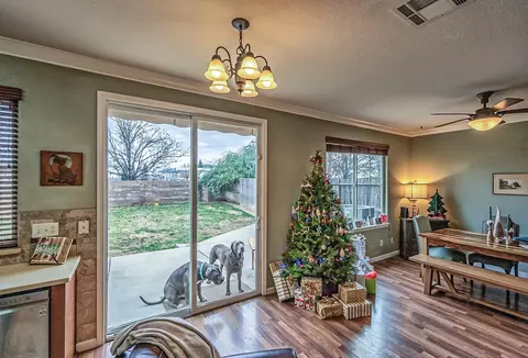 2055 Vienna Way, Redding, CA 96003 photo 7