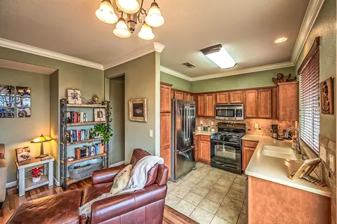 2055 Vienna Way, Redding, CA 96003 photo 2